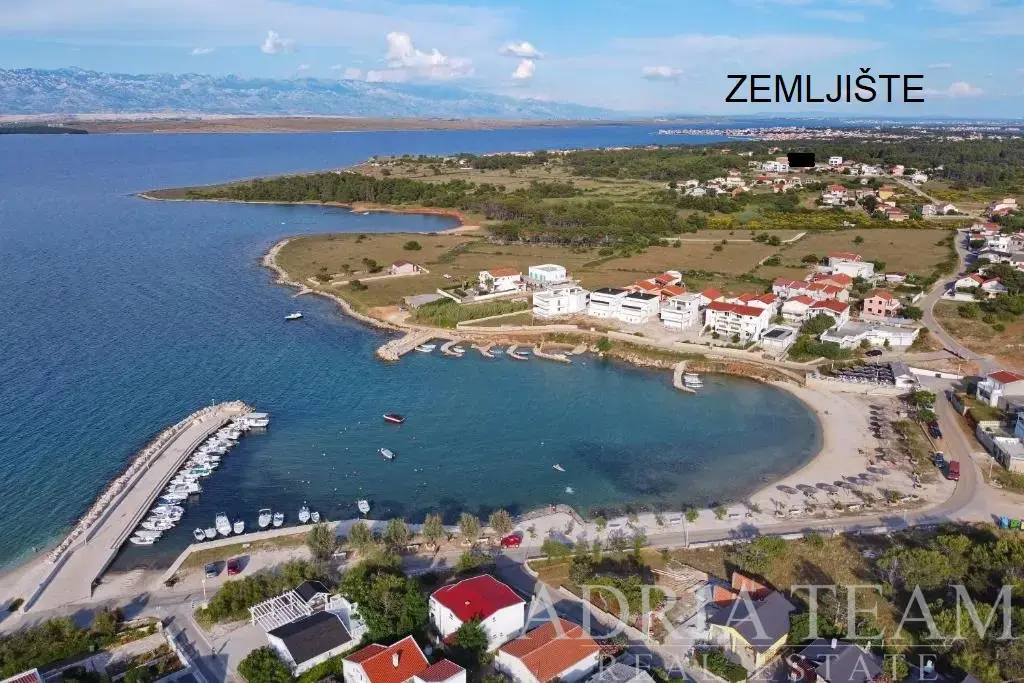 LUKSUZAN STAN S KROVNOM TERASOM – NOVOGRADNJA – 1. KAT – OTOK VIR